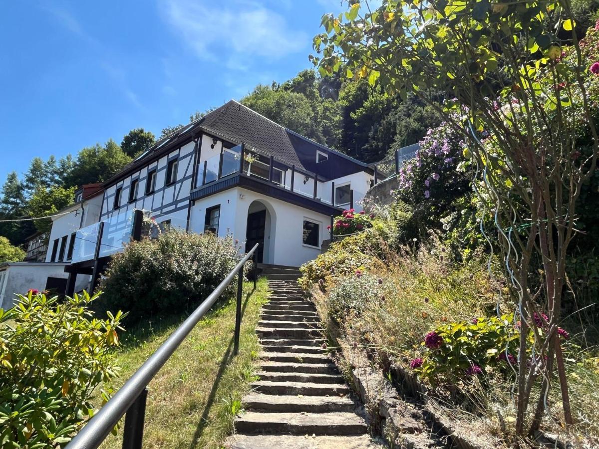 Saechsische-Schweiz-Ferienhaus-Wohnung-1-Mit-Elbblick-Sauna-Und-Kamin كونيجشتاين آن دير إلب المظهر الخارجي الصورة