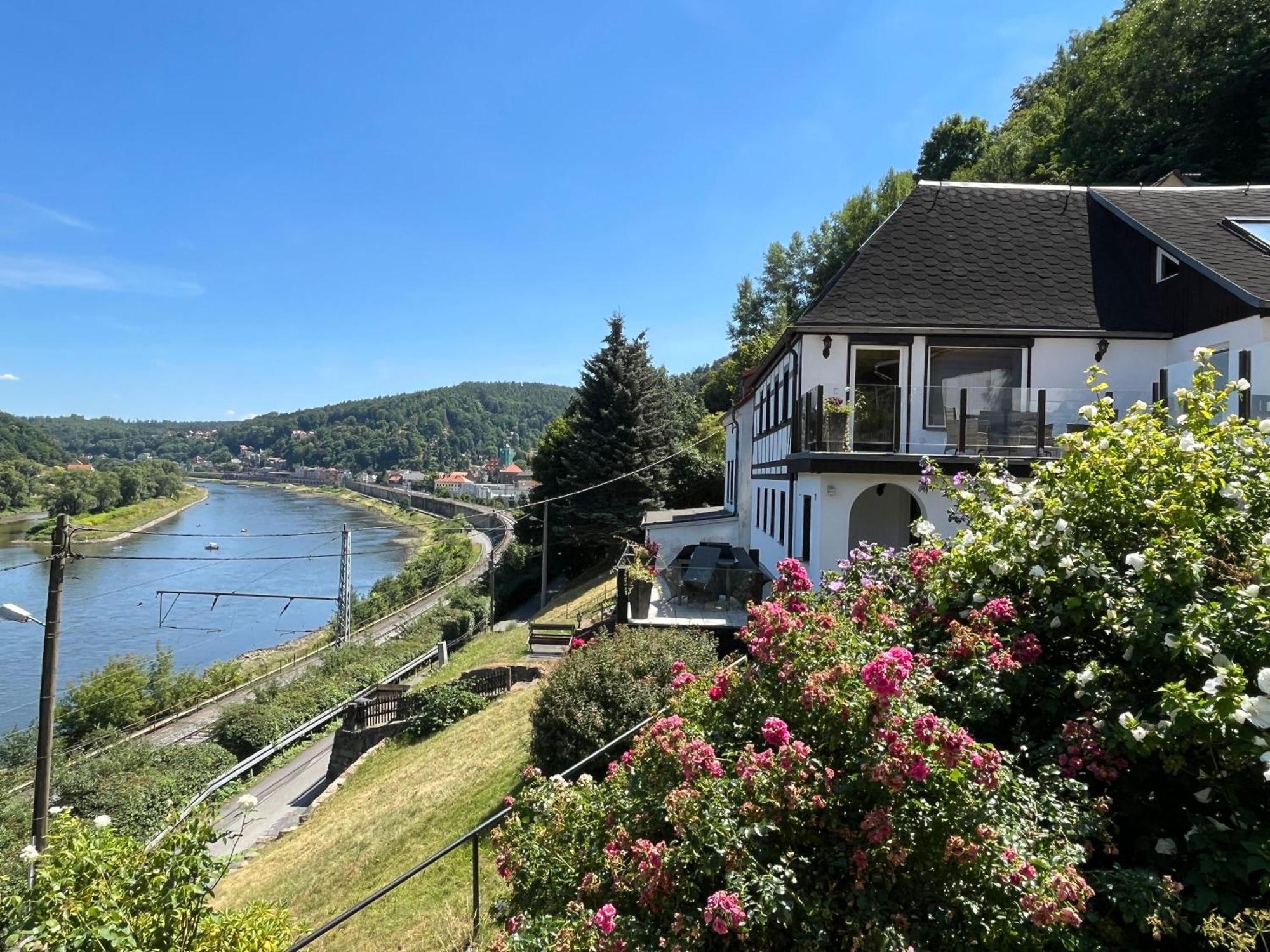 Saechsische-Schweiz-Ferienhaus-Wohnung-1-Mit-Elbblick-Sauna-Und-Kamin كونيجشتاين آن دير إلب المظهر الخارجي الصورة